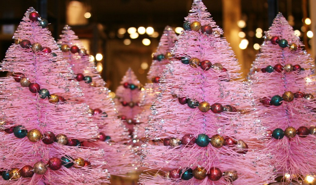 壁紙1024x600五彩圣誕樹壁紙 繽紛圣誕樹掛飾 Colorful Christmas Trees Christmas Trees Decoration Wallpaper壁紙 2007 繽紛圣誕樹裝飾掛件壁紙 2007 繽紛圣誕樹裝飾掛件圖片 2007 繽紛圣誕樹裝飾掛件素材 節(jié)日壁紙 節(jié)日圖庫 節(jié)日圖片素材桌面壁紙