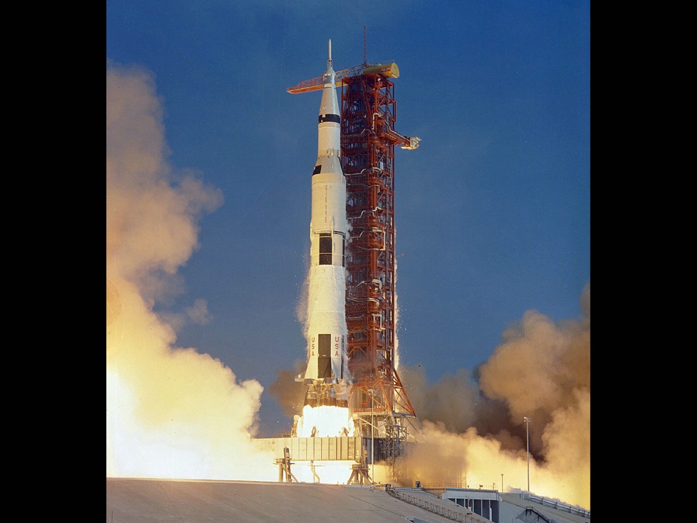 壁纸1400x1050One Giant Leap for Mankind  Apollo 11 Launch 1969年7月16日火箭发射壁纸 阿波罗11号登月40周年纪念壁纸壁纸 阿波罗11号登月40周年纪念壁纸图片 阿波罗11号登月40周年纪念壁纸素材 人文壁纸 人文图库 人文图片素材桌面壁纸
