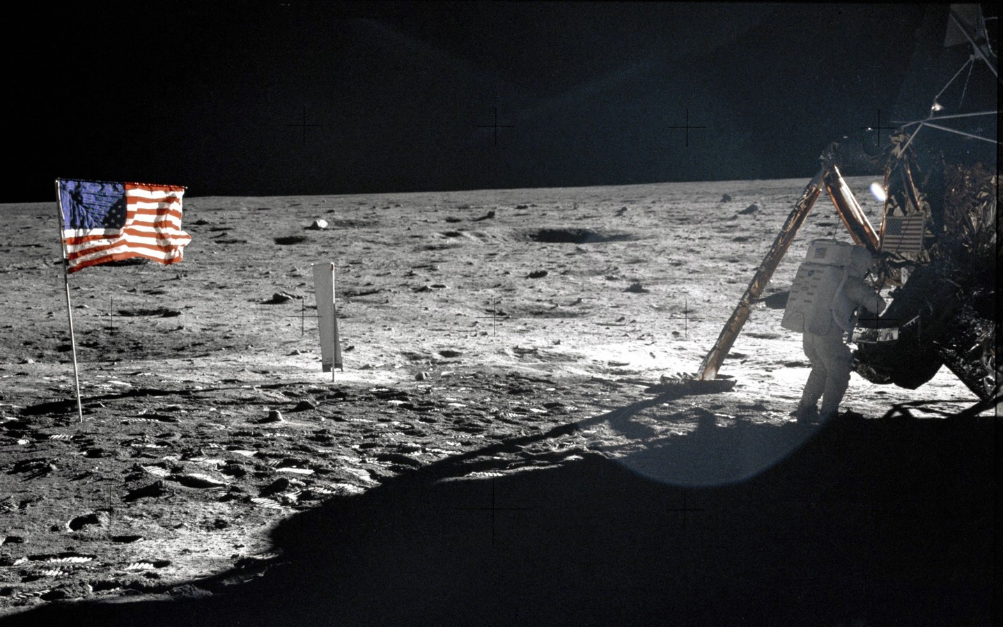壁纸1440x900One Giant Leap for Mankind  Neil Armstrong On The Moon 登月舱旁的阿姆斯壮壁纸 阿波罗11号登月40周年纪念壁纸壁纸 阿波罗11号登月40周年纪念壁纸图片 阿波罗11号登月40周年纪念壁纸素材 人文壁纸 人文图库 人文图片素材桌面壁纸