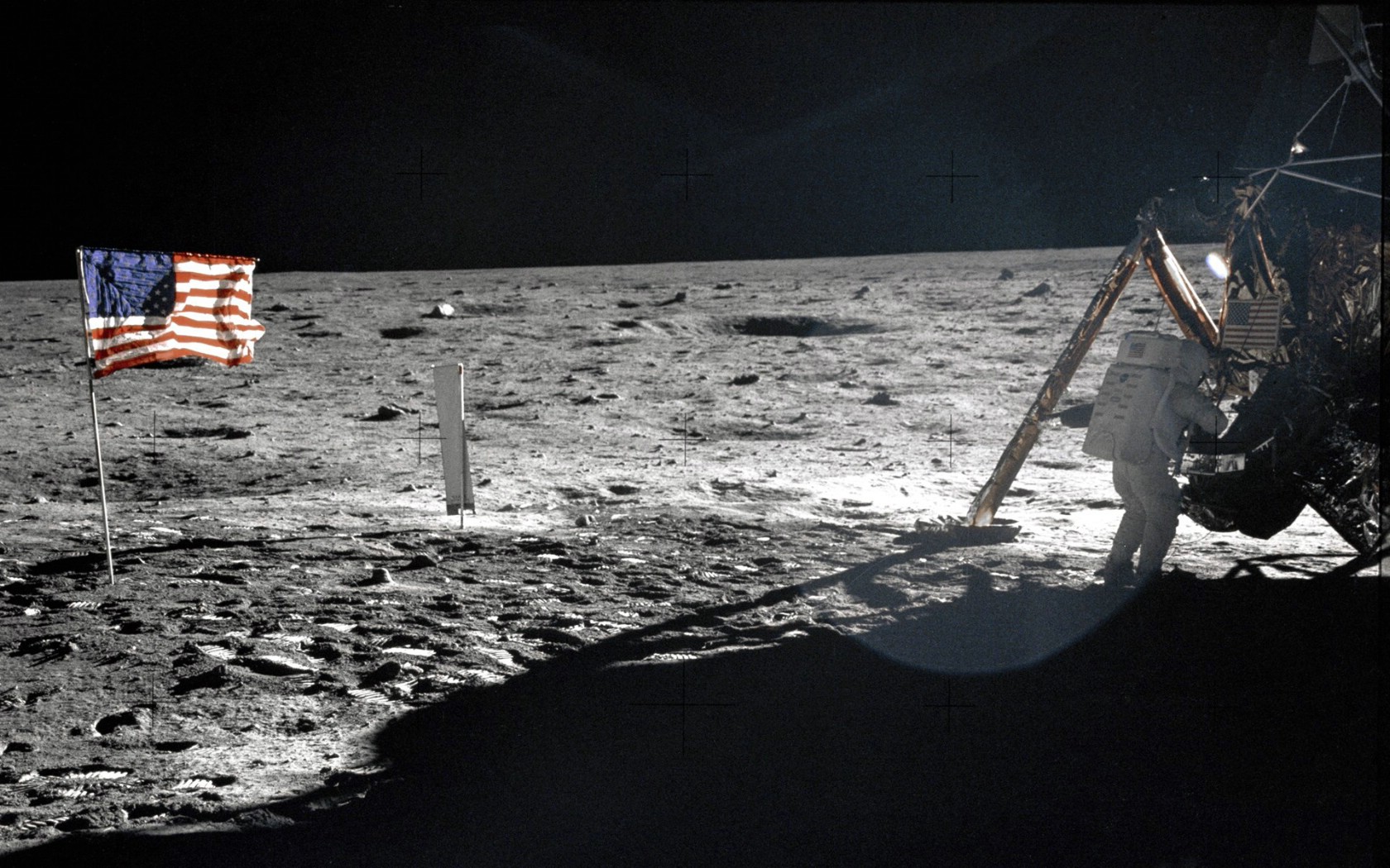 壁纸1680x1050One Giant Leap for Mankind  Neil Armstrong On The Moon 登月舱旁的阿姆斯壮壁纸 阿波罗11号登月40周年纪念壁纸壁纸 阿波罗11号登月40周年纪念壁纸图片 阿波罗11号登月40周年纪念壁纸素材 人文壁纸 人文图库 人文图片素材桌面壁纸