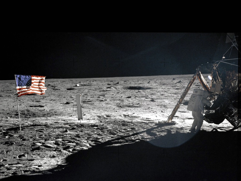 壁纸1024x768One Giant Leap for Mankind  Neil Armstrong On The Moon 登月舱旁的阿姆斯壮壁纸 阿波罗11号登月40周年纪念壁纸壁纸 阿波罗11号登月40周年纪念壁纸图片 阿波罗11号登月40周年纪念壁纸素材 人文壁纸 人文图库 人文图片素材桌面壁纸