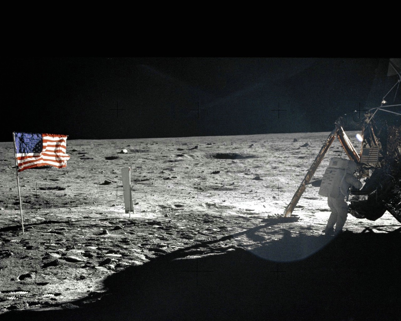 壁纸1280x1024One Giant Leap for Mankind  Neil Armstrong On The Moon 登月舱旁的阿姆斯壮壁纸 阿波罗11号登月40周年纪念壁纸壁纸 阿波罗11号登月40周年纪念壁纸图片 阿波罗11号登月40周年纪念壁纸素材 人文壁纸 人文图库 人文图片素材桌面壁纸