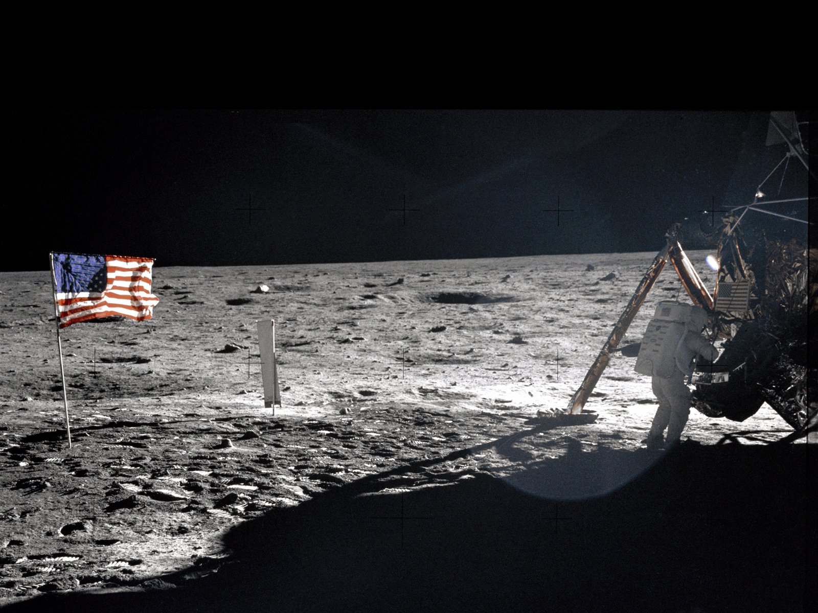 壁纸1600x1200One Giant Leap for Mankind  Neil Armstrong On The Moon 登月舱旁的阿姆斯壮壁纸 阿波罗11号登月40周年纪念壁纸壁纸 阿波罗11号登月40周年纪念壁纸图片 阿波罗11号登月40周年纪念壁纸素材 人文壁纸 人文图库 人文图片素材桌面壁纸