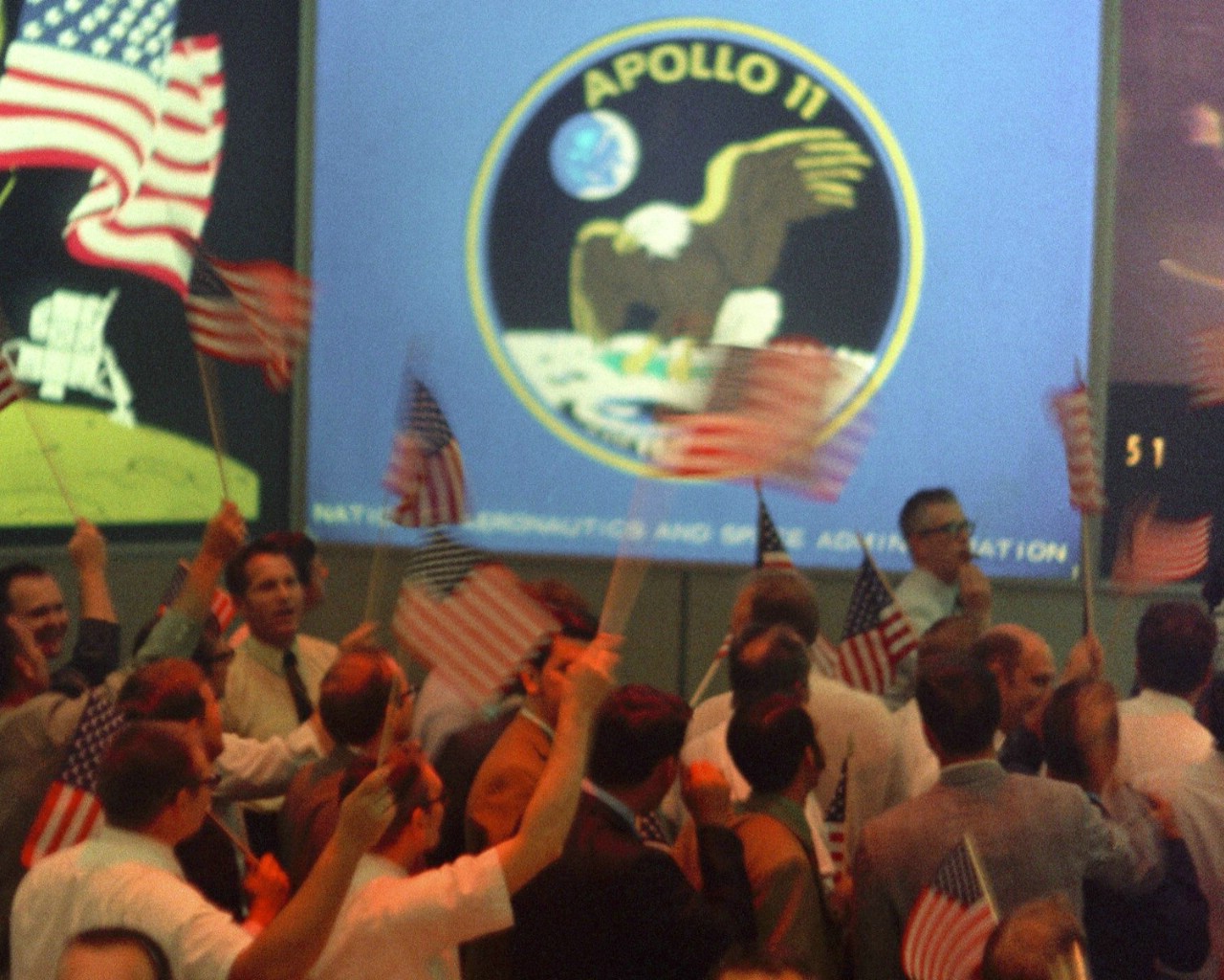 壁纸1280x1024One Giant Leap for Mankind  Splashdown Celebration 成功溅落后的庆祝壁纸 阿波罗11号登月40周年纪念壁纸壁纸 阿波罗11号登月40周年纪念壁纸图片 阿波罗11号登月40周年纪念壁纸素材 人文壁纸 人文图库 人文图片素材桌面壁纸