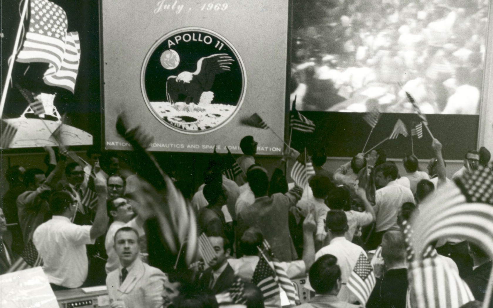 壁纸1680x1050One Giant Leap for Mankind  Mission Control Celebrates After Conclusion of the Apollo 11 Lunar 登月任务结束后的欢庆壁纸 阿波罗11号登月40周年纪念壁纸壁纸 阿波罗11号登月40周年纪念壁纸图片 阿波罗11号登月40周年纪念壁纸素材 人文壁纸 人文图库 人文图片素材桌面壁纸