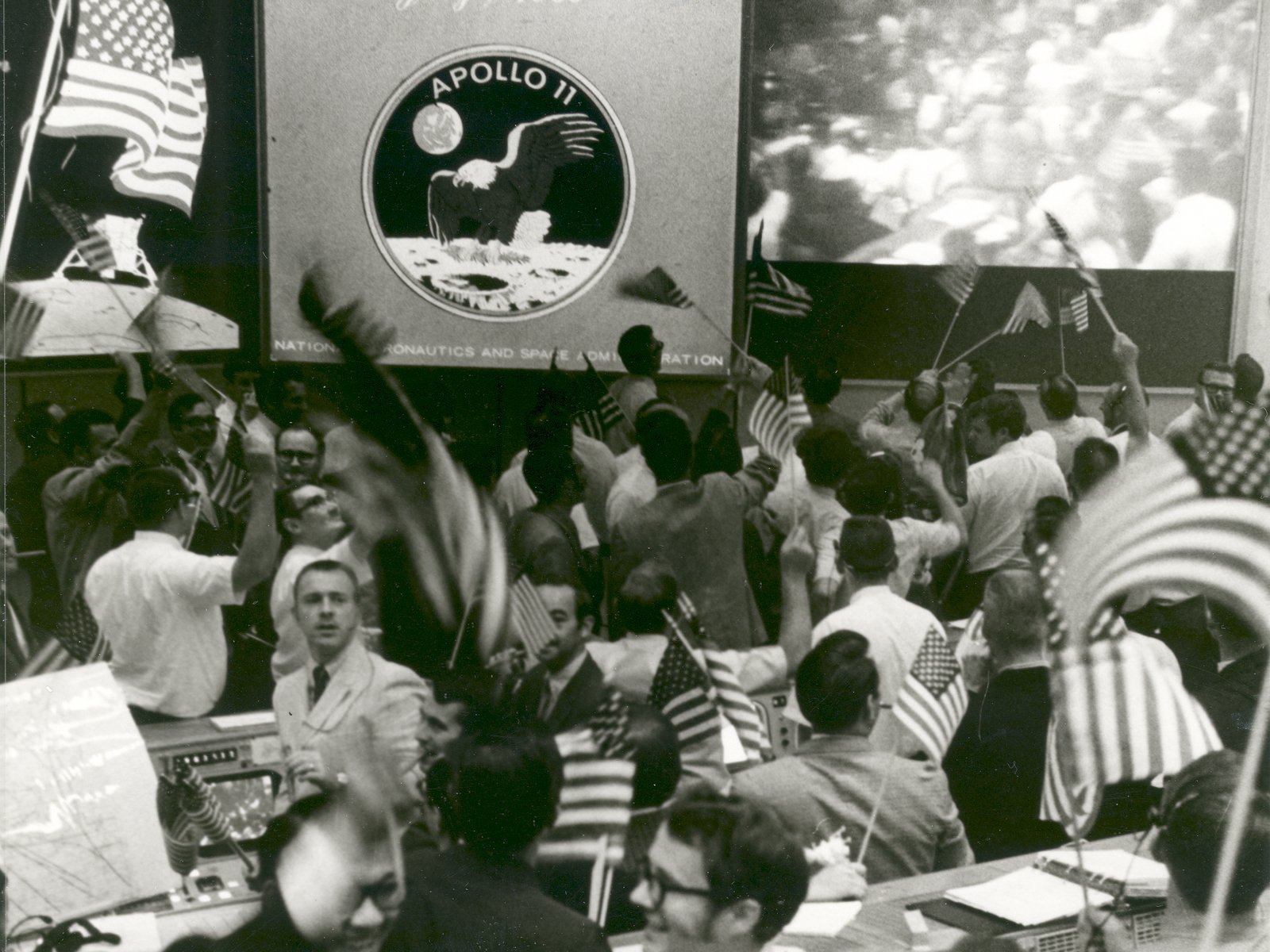 壁纸1600x1200One Giant Leap for Mankind  Mission Control Celebrates After Conclusion of the Apollo 11 Lunar 登月任务结束后的欢庆壁纸 阿波罗11号登月40周年纪念壁纸壁纸 阿波罗11号登月40周年纪念壁纸图片 阿波罗11号登月40周年纪念壁纸素材 人文壁纸 人文图库 人文图片素材桌面壁纸