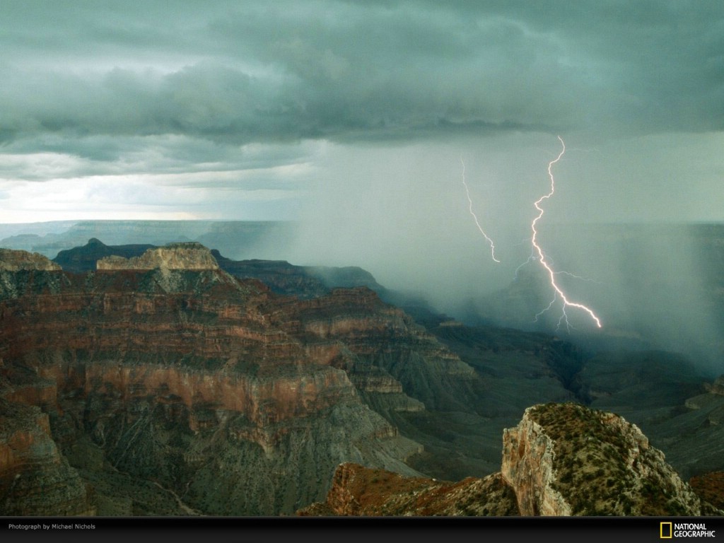 壁纸1024x768透过镜头  Twin Bolts of Lightning Grand Canyon Arizona 大峡谷闪电桌面壁纸壁纸 国家地理杂志2008年度最佳图片壁纸 国家地理杂志2008年度最佳图片图片 国家地理杂志2008年度最佳图片素材 人文壁纸 人文图库 人文图片素材桌面壁纸