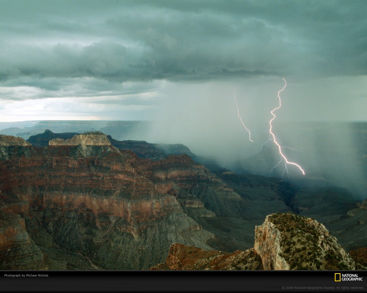 壁纸1280x1024透过镜头  Twin Bolts of Lightning Grand Canyon Arizona 大峡谷闪电桌面壁纸壁纸 国家地理杂志2008年度最佳图片壁纸 国家地理杂志2008年度最佳图片图片 国家地理杂志2008年度最佳图片素材 人文壁纸 人文图库 人文图片素材桌面壁纸