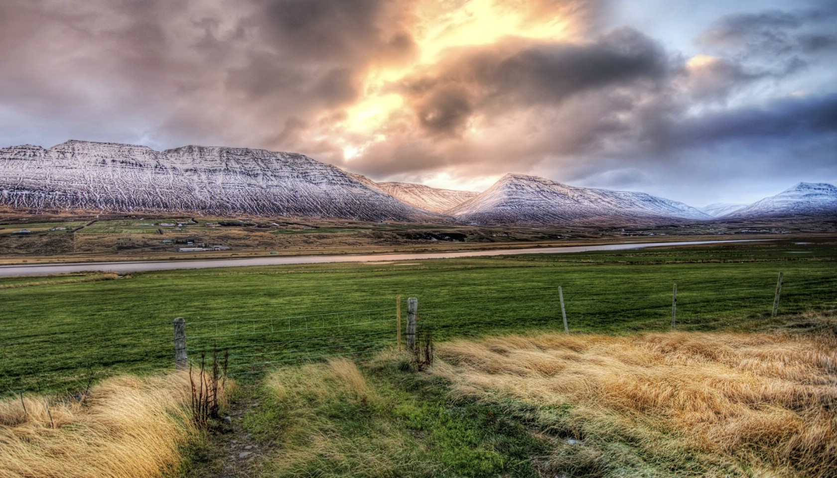 壁纸1680x960 HDR Iceland Landscape Exploring the Valleys Beyond the Fjords of Akureyri壁纸 HDR 冰岛风光宽屏壁纸壁纸 HDR 冰岛风光宽屏壁纸图片 HDR 冰岛风光宽屏壁纸素材 人文壁纸 人文图库 人文图片素材桌面壁纸