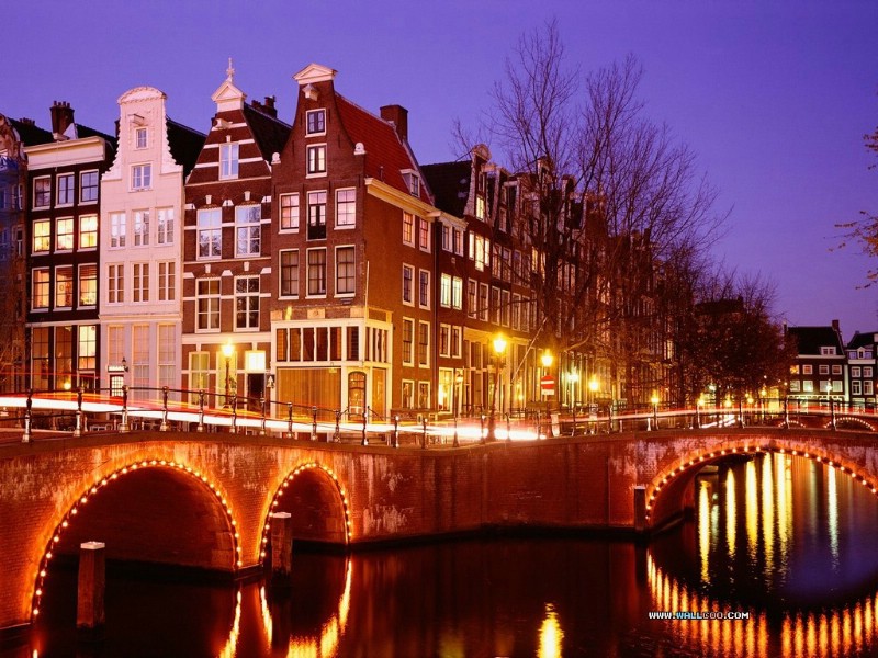壁纸800x600 荷兰阿姆斯特丹夜景 City Lights Amsterdam Netherlands壁纸 世界都市夜景壁纸 世界都市夜景图片 世界都市夜景素材 人文壁纸 人文图库 人文图片素材桌面壁纸