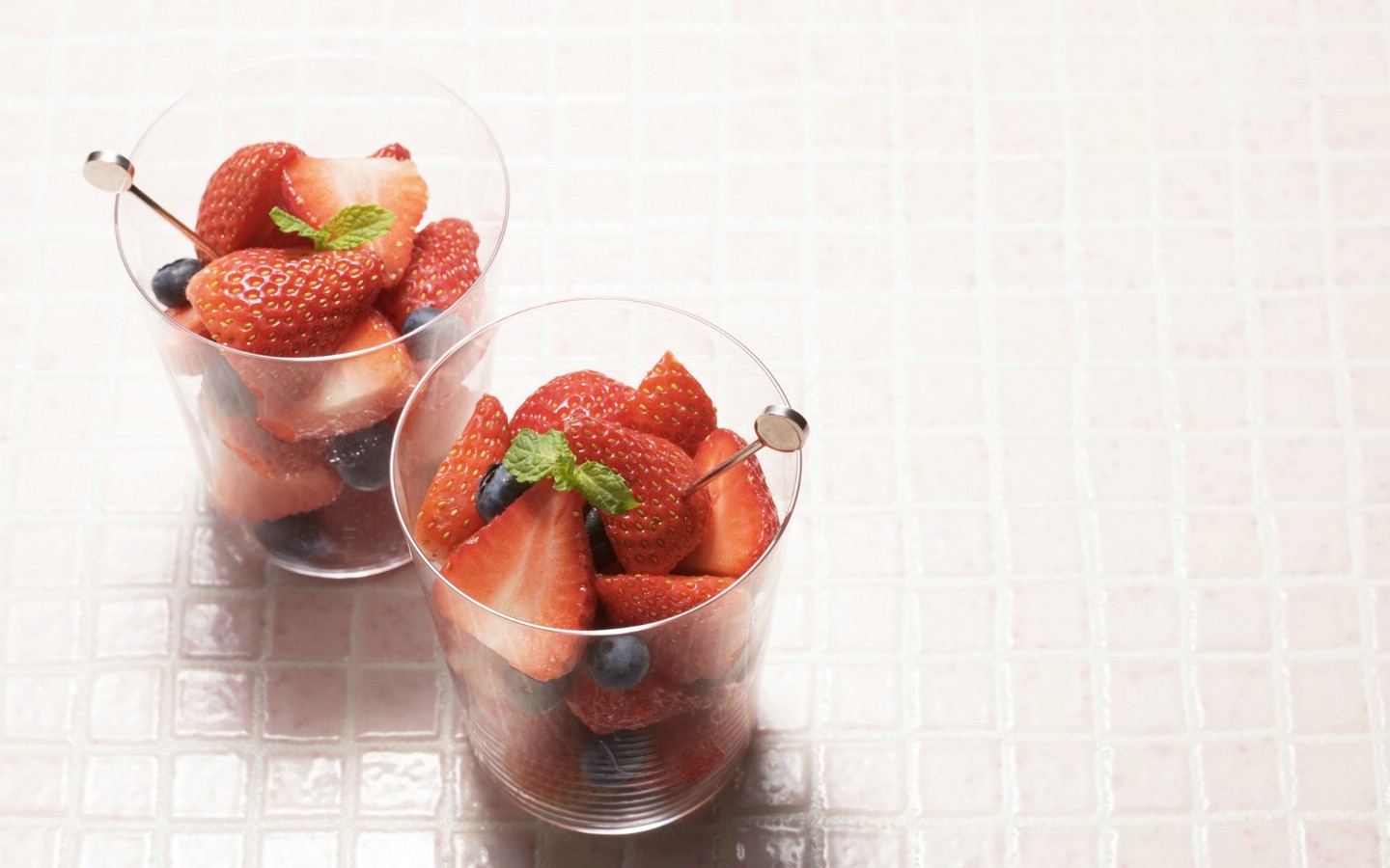壁纸1440x900餐桌 [33P] 草莓水果杯 水果甜点图片壁纸 水果甜点摄影(二)壁纸 水果甜点摄影(二)图片 水果甜点摄影(二)素材 摄影壁纸 摄影图库 摄影图片素材桌面壁纸