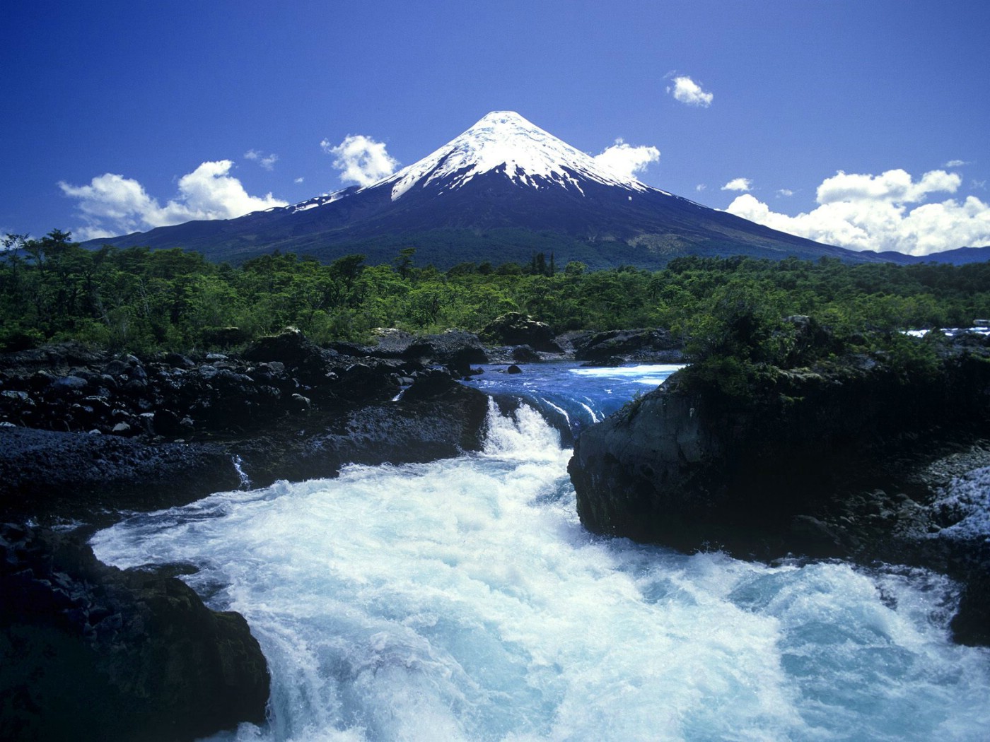 壁纸1400x1050智利 奥索尔诺火山壁纸壁纸 地球瑰宝自然风景精选 第八辑壁纸 地球瑰宝自然风景精选 第八辑图片 地球瑰宝自然风景精选 第八辑素材 风景壁纸 风景图库 风景图片素材桌面壁纸