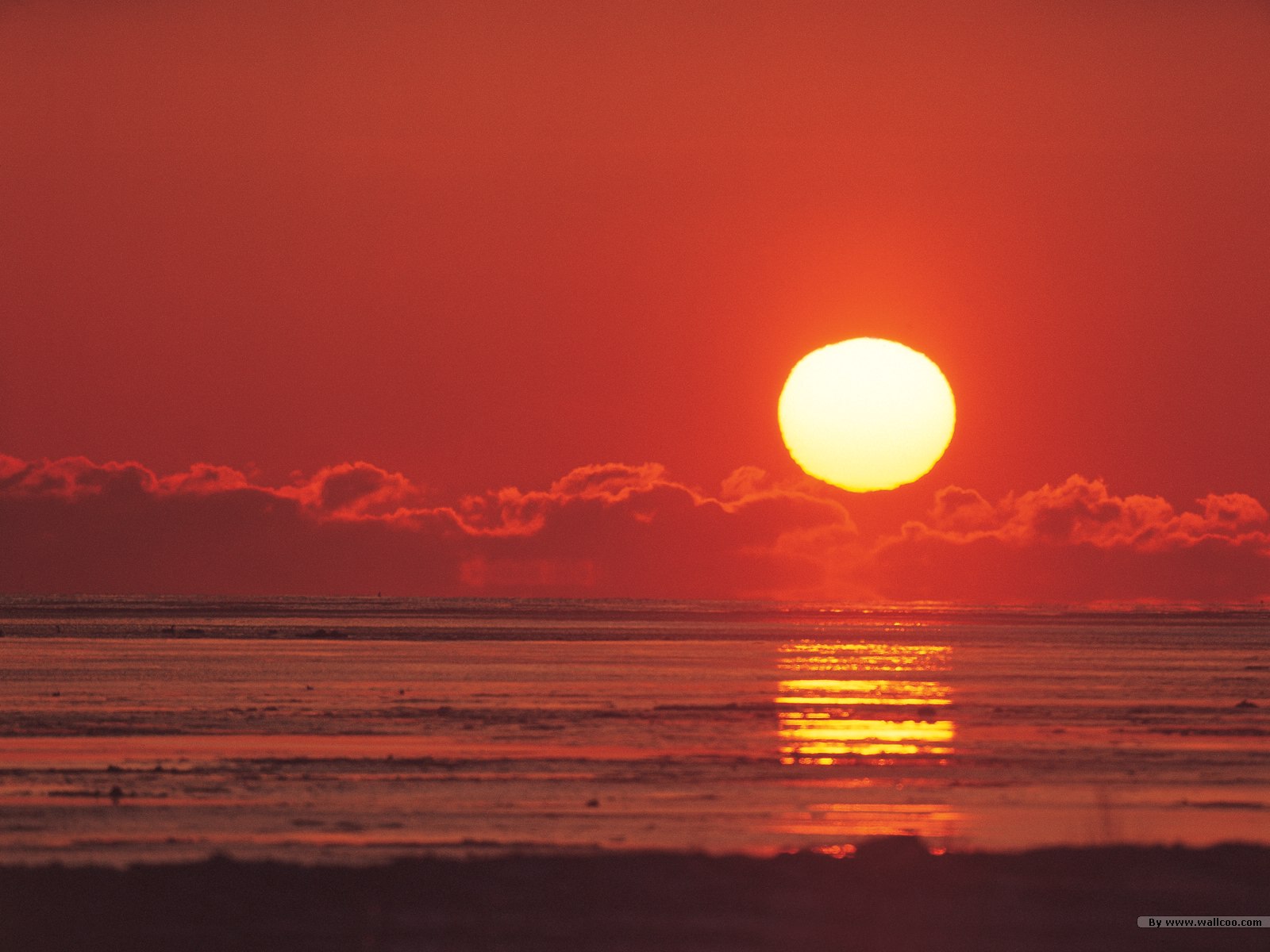 壁纸1600x1200 海上余辉 海上日落壁纸壁纸 黄昏暮色-日落映像壁纸 黄昏暮色-日落映像图片 黄昏暮色-日落映像素材 风景壁纸 风景图库 风景图片素材桌面壁纸