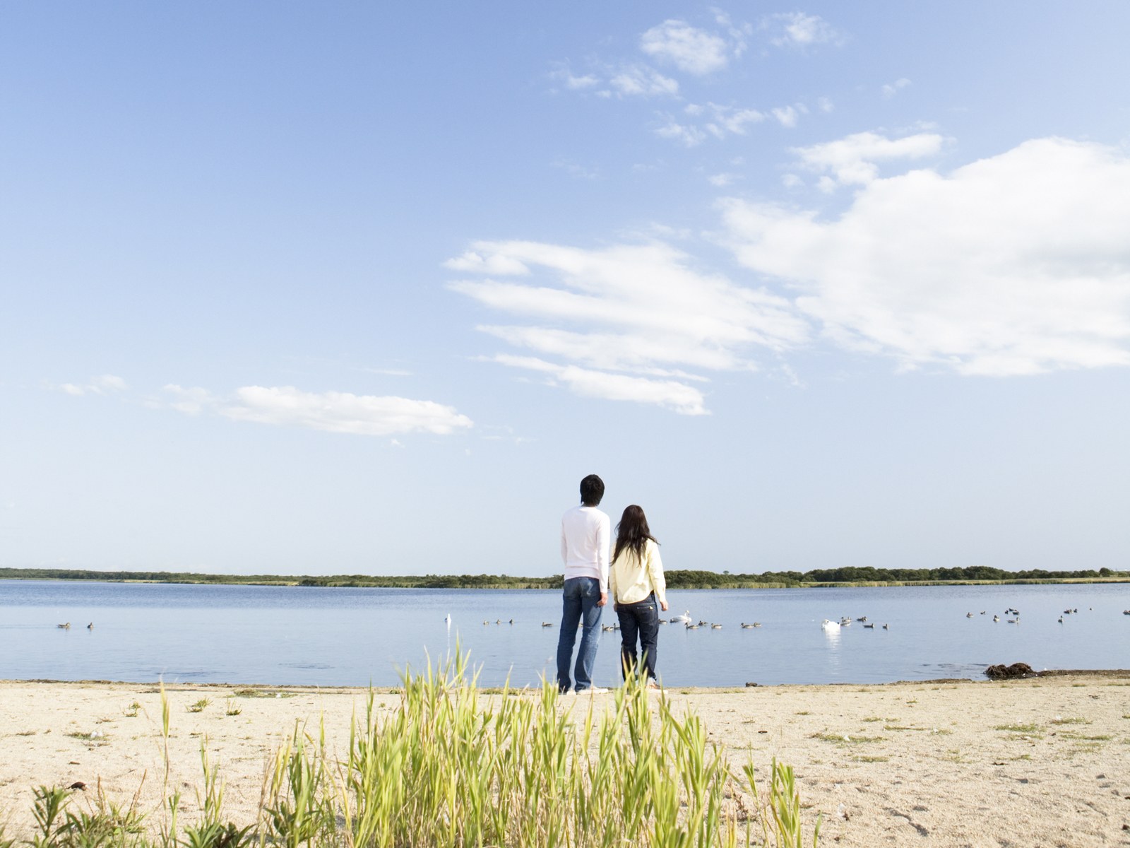 壁纸1600x1200 夏日休闲 甜蜜情侣图片壁纸 夏日休闲与阳光海滩壁纸 夏日休闲与阳光海滩图片 夏日休闲与阳光海滩素材 风景壁纸 风景图库 风景图片素材桌面壁纸