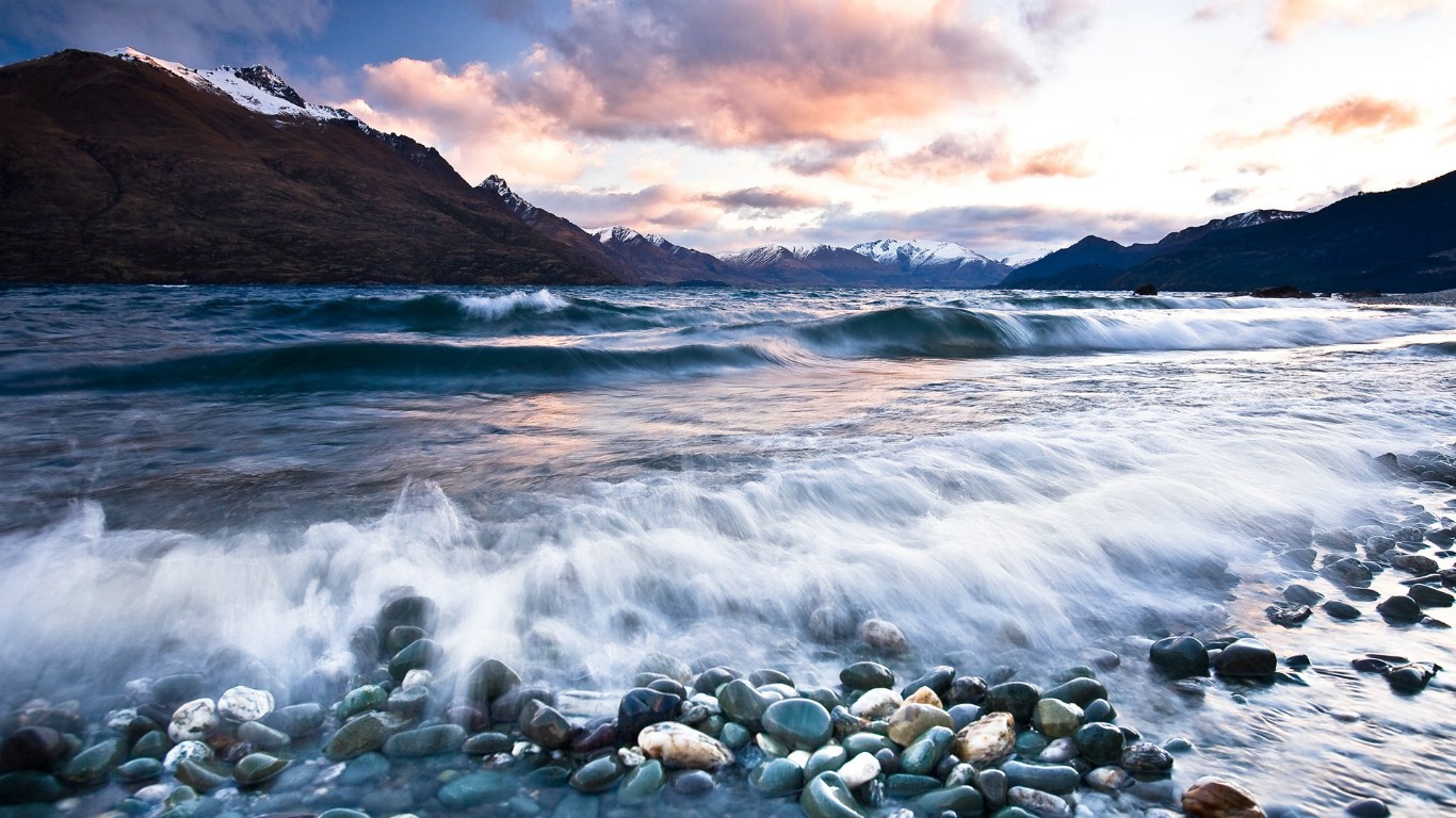 壁纸1366x768 新西兰 海上日落 新西兰皇后镇 Sunset near Queenstown New Zealand壁纸 新西兰的山水如画壁纸壁纸 新西兰的山水如画壁纸图片 新西兰的山水如画壁纸素材 风景壁纸 风景图库 风景图片素材桌面壁纸