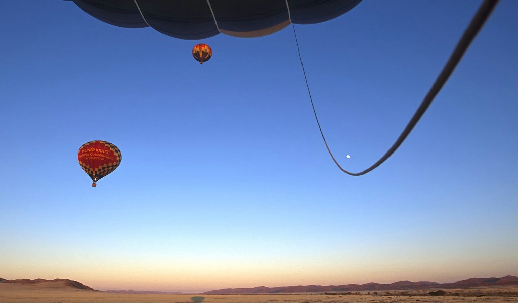 壁纸1024x600文化之旅 地理人文景观壁纸精选 第二辑 Hot Air Balloons Take Off at Sunrise Namib Desert Namibia 纳米比亚 纳米比沙漠热气球图片壁纸壁纸 文化之旅地理人文景观壁纸精选 第二辑壁纸 文化之旅地理人文景观壁纸精选 第二辑图片 文化之旅地理人文景观壁纸精选 第二辑素材 人文壁纸 人文图库 人文图片素材桌面壁纸